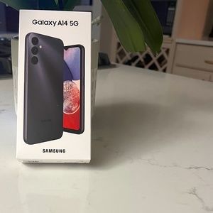 SAMSUNG Android Cell Phone - BRAND NEW - Manufacturer sealed!